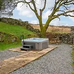 Spacious Barn Conversion 4 Bedroom Hot Tub - Pass The Keys 펜션 Seathwaite