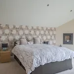 Spacious Barn Conversion 4 Bedroom Hot Tub - Pass The Keys Ferienhaus *