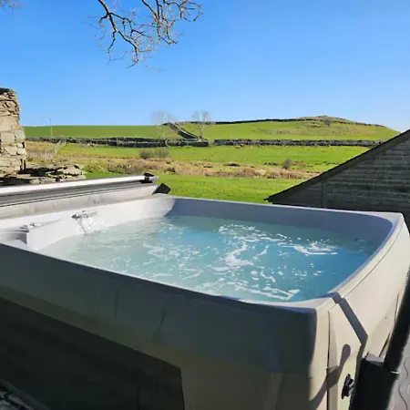 بيت للعطل Spacious Barn Conversion 4 Bedroom Hot Tub - Pass The Keys *