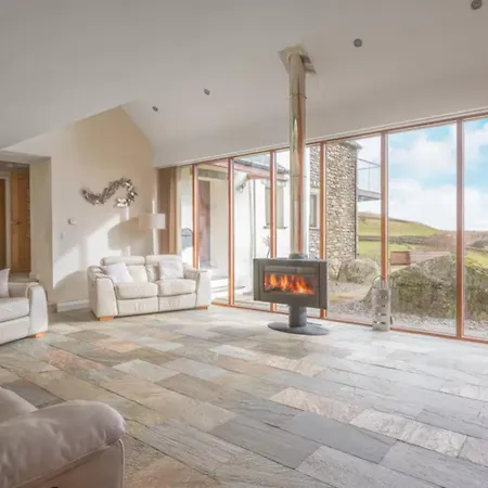 Spacious Barn Conversion 4 Bedroom Hot Tub - Pass The Keys * Seathwaite