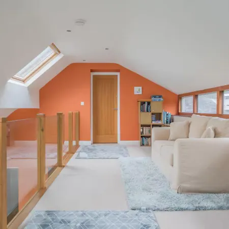 Spacious Barn Conversion 4 Bedroom Hot Tub - Pass The Keys بيت للعطل *