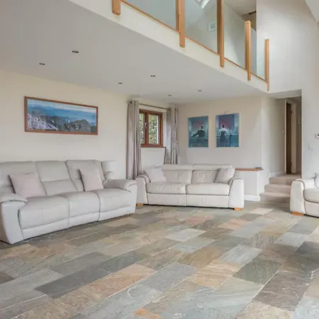 Spacious Barn Conversion 4 Bedroom Hot Tub - Pass The Keys بيت للعطل Seathwaite
