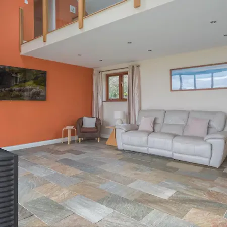 Spacious Barn Conversion 4 Bedroom Hot Tub - Pass The Keys Seathwaite