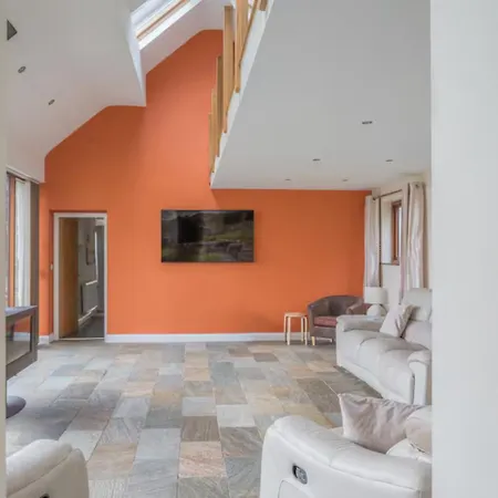 Spacious Barn Conversion 4 Bedroom Hot Tub - Pass The Keys