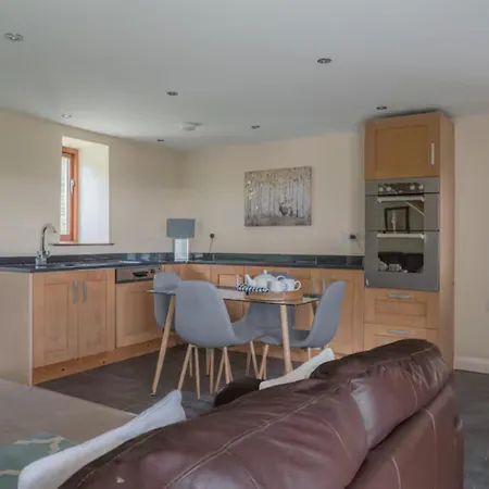 Spacious Barn Conversion 4 Bedroom Hot Tub - Pass The Keys