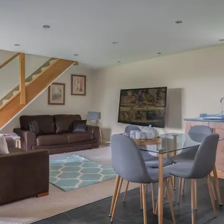 Spacious Barn Conversion 4 Bedroom Hot Tub - Pass The Keys *