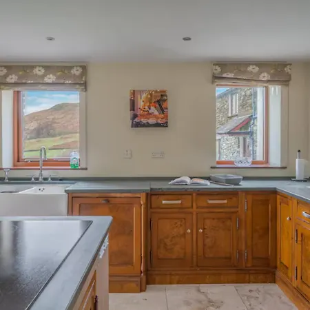 بيت للعطل Spacious Barn Conversion 4 Bedroom Hot Tub - Pass The Keys *