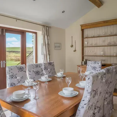 Spacious Barn Conversion 4 Bedroom Hot Tub - Pass The Keys * Seathwaite