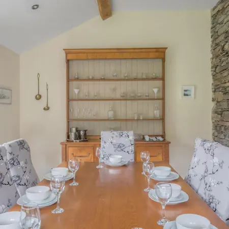 Spacious Barn Conversion 4 Bedroom Hot Tub - Pass The Keys Seathwaite
