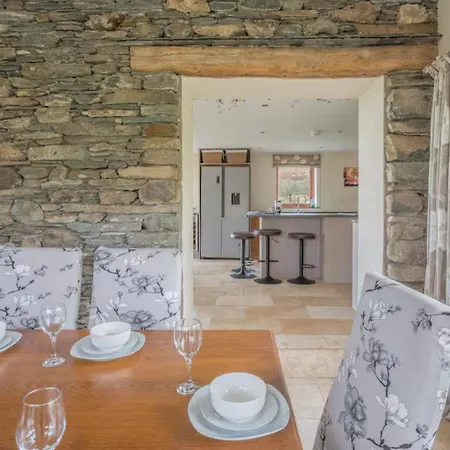 Spacious Barn Conversion 4 Bedroom Hot Tub - Pass The Keys *