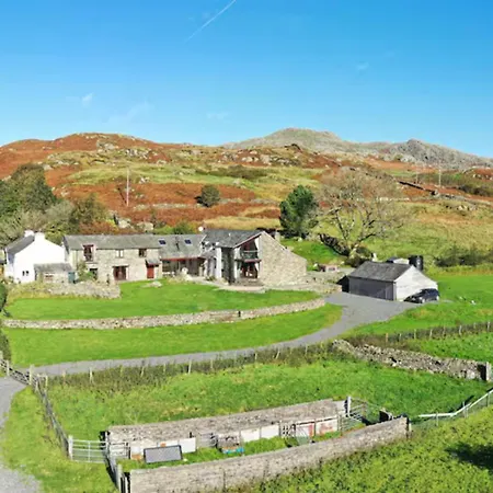 Spacious Barn Conversion 4 Bedroom Hot Tub - Pass The Keys