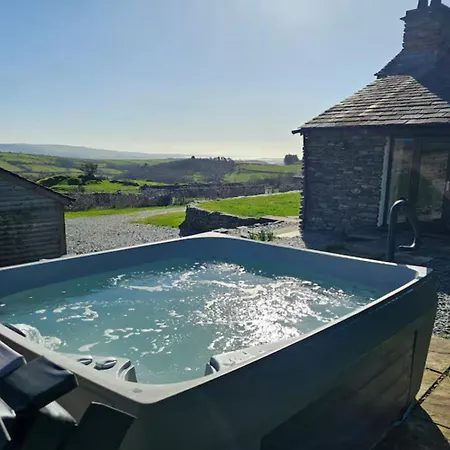 Spacious Barn Conversion 4 Bedroom Hot Tub - Pass The Keys *