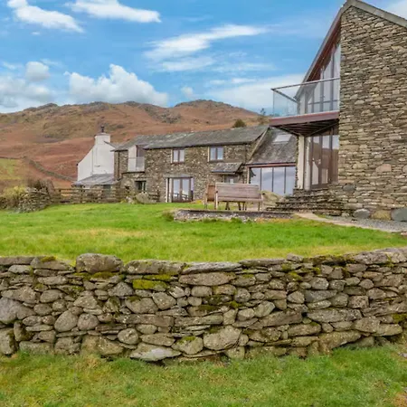 Spacious Barn Conversion 4 Bedroom Hot Tub - Pass The Keys Seathwaite