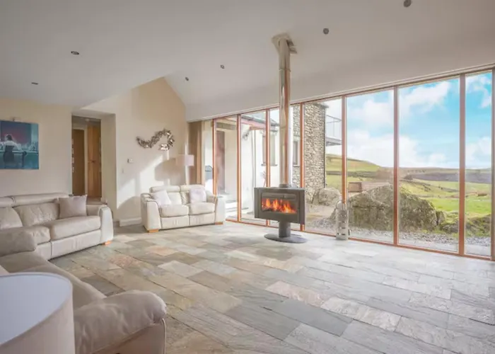 Spacious Barn Conversion 4 Bedroom Hot Tub - Pass The Keys Holiday home