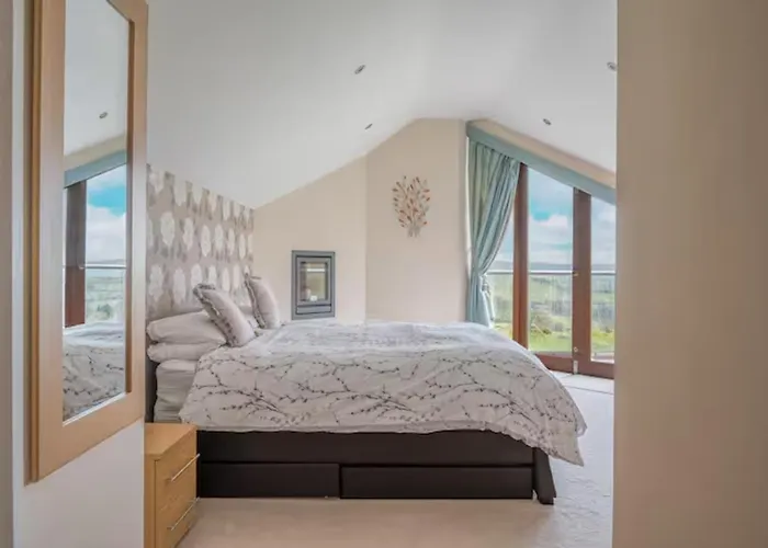 Holiday home Spacious Barn Conversion 4 Bedroom Hot Tub - Pass The Keys *