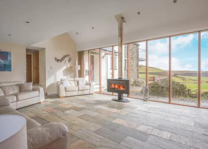 Spacious Barn Conversion 4 Bedroom Hot Tub - Pass The Keys * Seathwaite