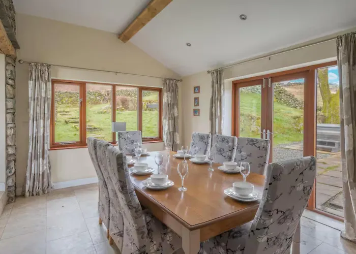 Spacious Barn Conversion 4 Bedroom Hot Tub - Pass The Keys Holiday home