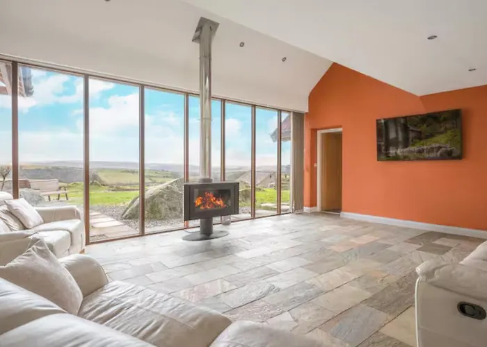 Spacious Barn Conversion 4 Bedroom Hot Tub - Pass The Keys Holiday home *