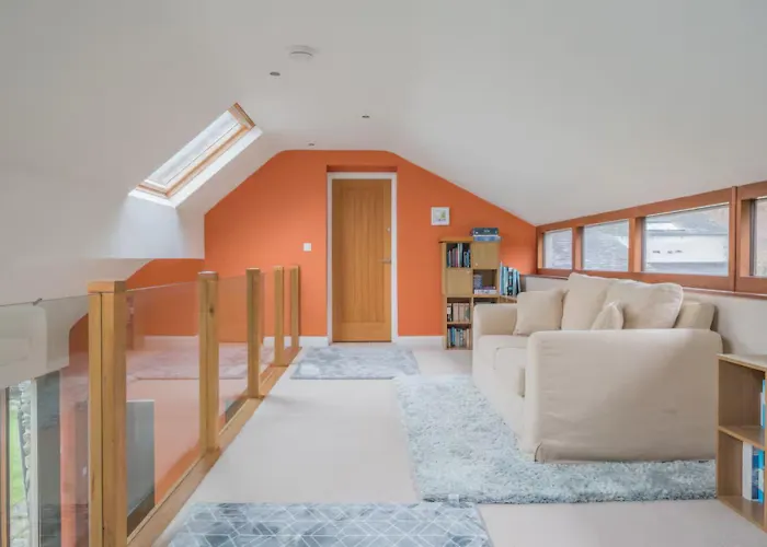 Spacious Barn Conversion 4 Bedroom Hot Tub - Pass The Keys Holiday home *