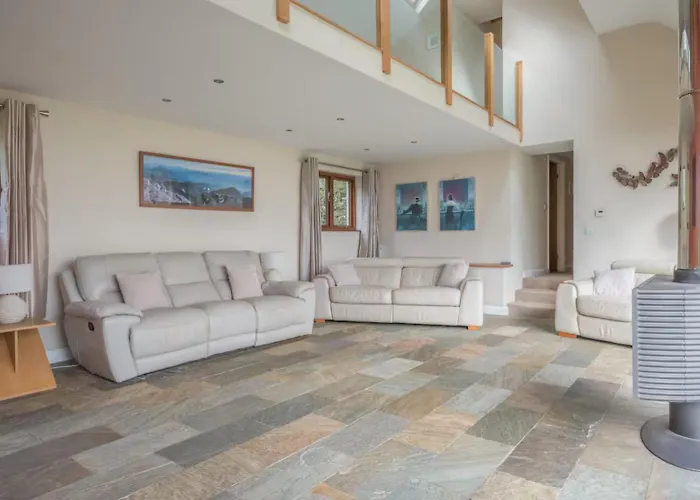 Spacious Barn Conversion 4 Bedroom Hot Tub - Pass The Keys Holiday home Seathwaite