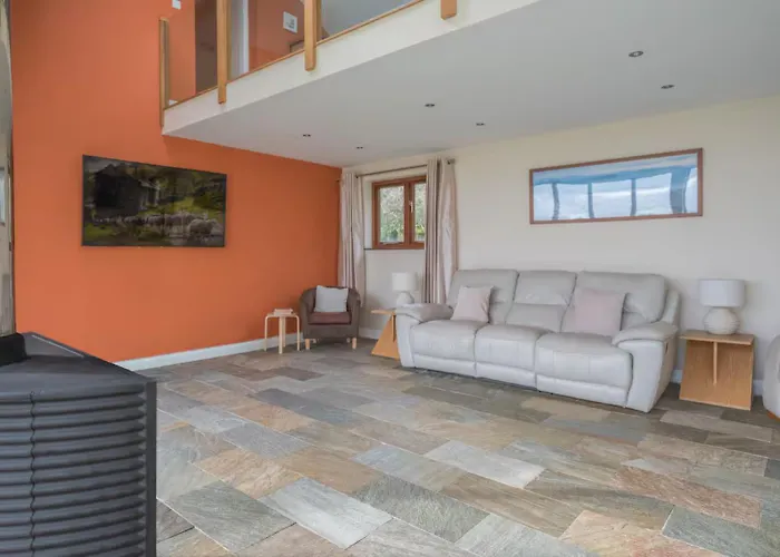 Spacious Barn Conversion 4 Bedroom Hot Tub - Pass The Keys Seathwaite