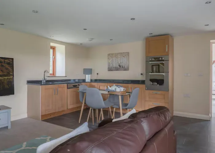 Spacious Barn Conversion 4 Bedroom Hot Tub - Pass The Keys