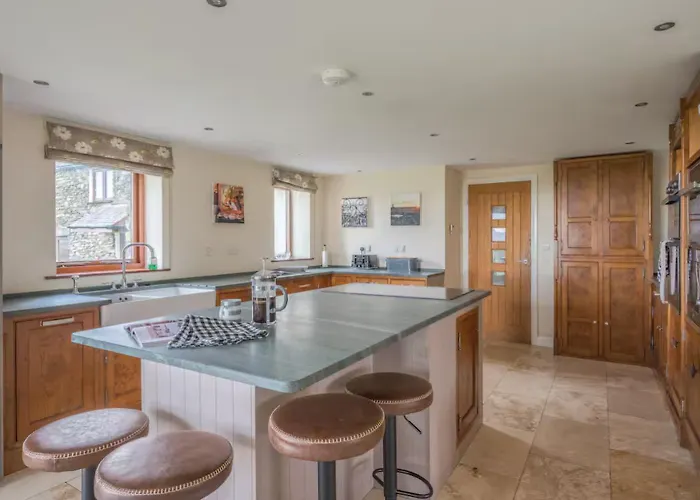 Spacious Barn Conversion 4 Bedroom Hot Tub - Pass The Keys * Seathwaite