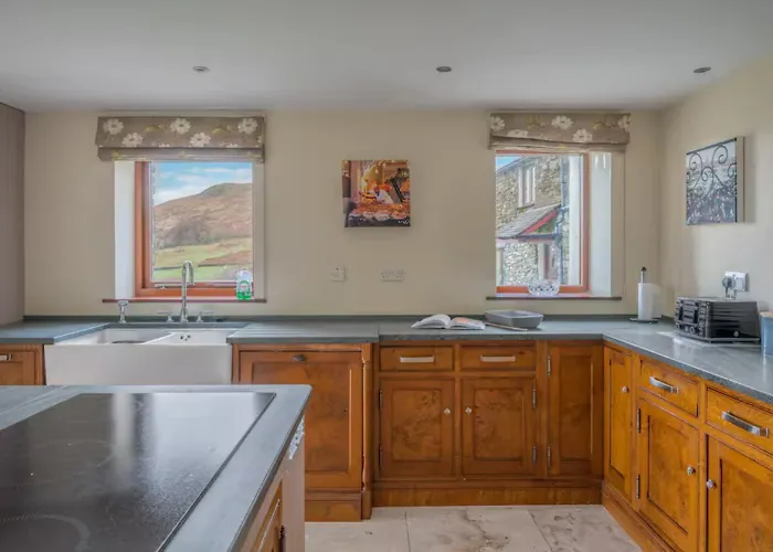 Holiday home Spacious Barn Conversion 4 Bedroom Hot Tub - Pass The Keys *