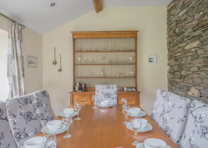 Spacious Barn Conversion 4 Bedroom Hot Tub - Pass The Keys Seathwaite