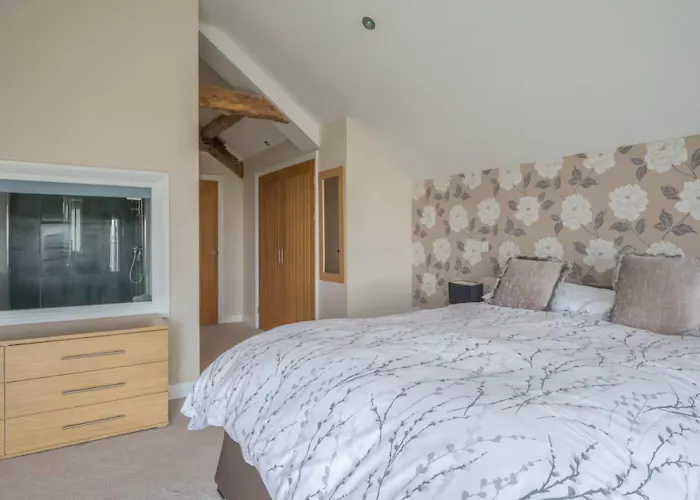 Spacious Barn Conversion 4 Bedroom Hot Tub - Pass The Keys Holiday home Seathwaite