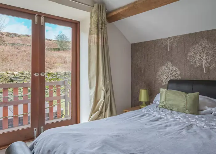 Spacious Barn Conversion 4 Bedroom Hot Tub - Pass The Keys Holiday home