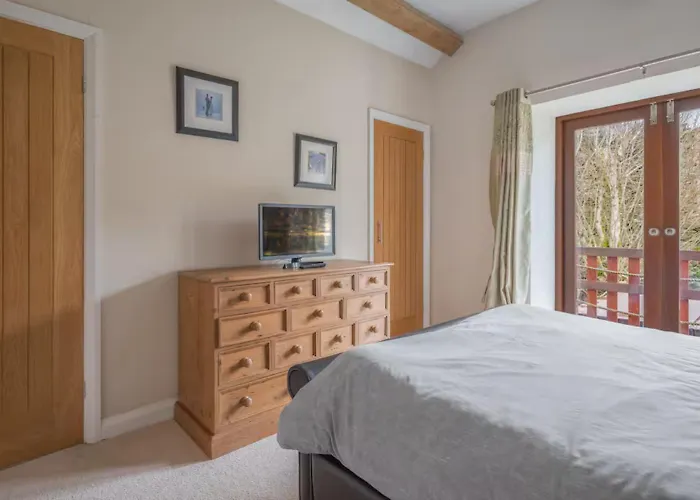 Spacious Barn Conversion 4 Bedroom Hot Tub - Pass The Keys Seathwaite