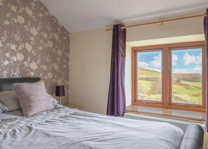 Spacious Barn Conversion 4 Bedroom Hot Tub - Pass The Keys Holiday home