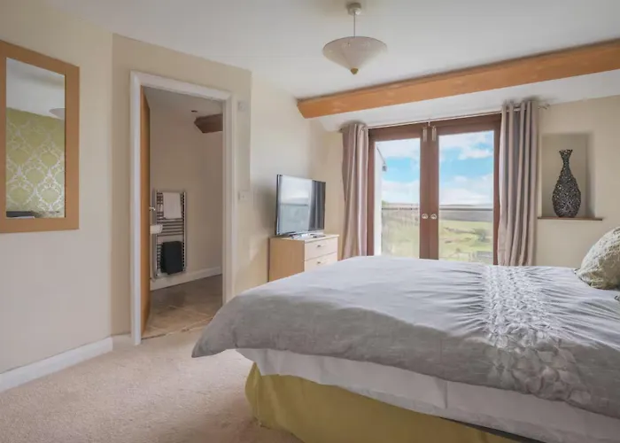 Spacious Barn Conversion 4 Bedroom Hot Tub - Pass The Keys Holiday home *