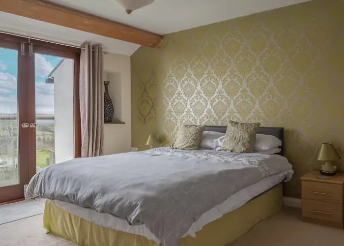 Holiday home Spacious Barn Conversion 4 Bedroom Hot Tub - Pass The Keys *