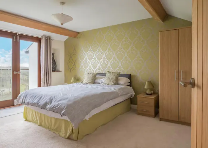 Spacious Barn Conversion 4 Bedroom Hot Tub - Pass The Keys Holiday home *