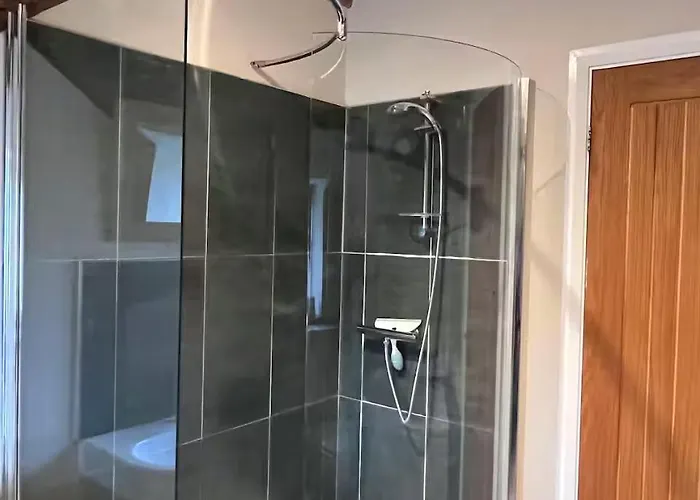 Spacious Barn Conversion 4 Bedroom Hot Tub - Pass The Keys Holiday home *