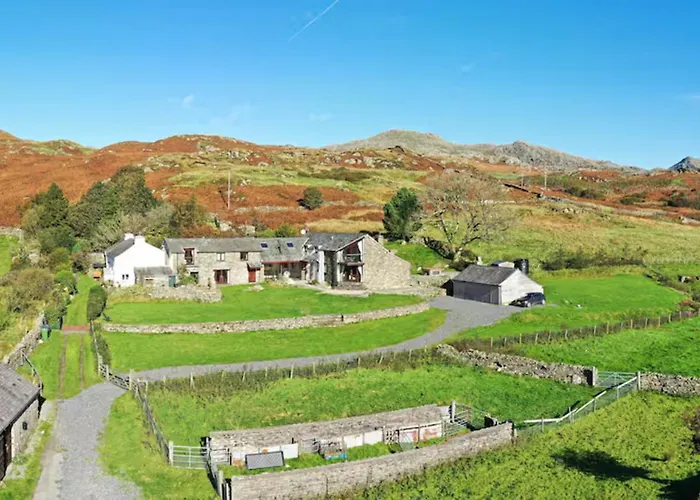 Spacious Barn Conversion 4 Bedroom Hot Tub - Pass The Keys