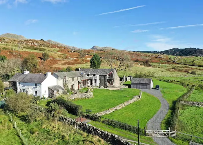 Spacious Barn Conversion 4 Bedroom Hot Tub - Pass The Keys * Seathwaite