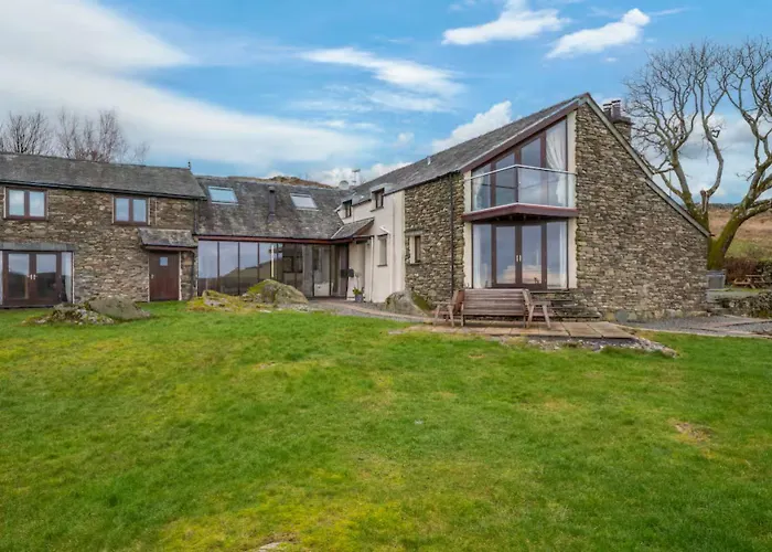 Spacious Barn Conversion 4 Bedroom Hot Tub - Pass The Keys Holiday home Seathwaite