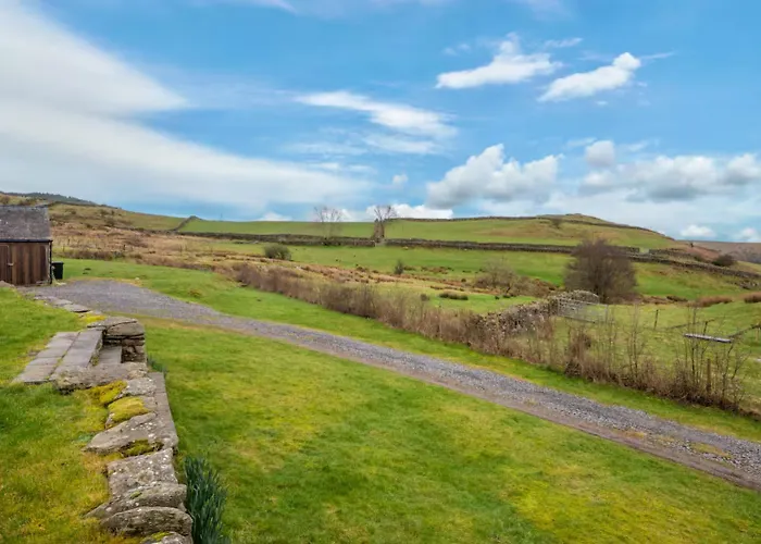 Spacious Barn Conversion 4 Bedroom Hot Tub - Pass The Keys Holiday home *