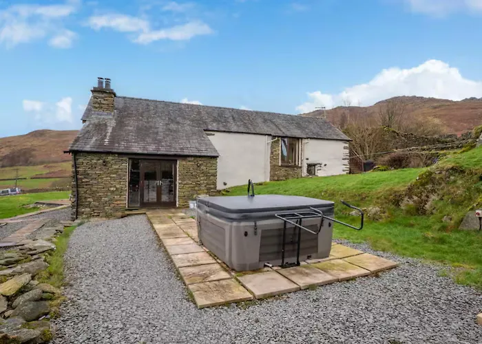 Spacious Barn Conversion 4 Bedroom Hot Tub - Pass The Keys Holiday home *