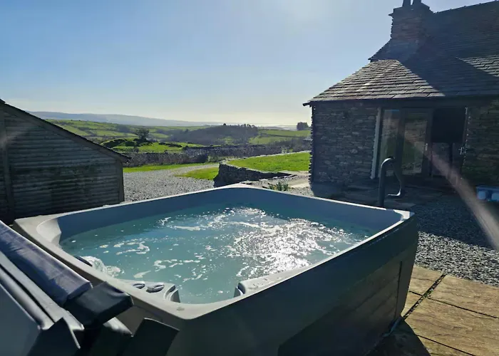 Spacious Barn Conversion 4 Bedroom Hot Tub - Pass The Keys *