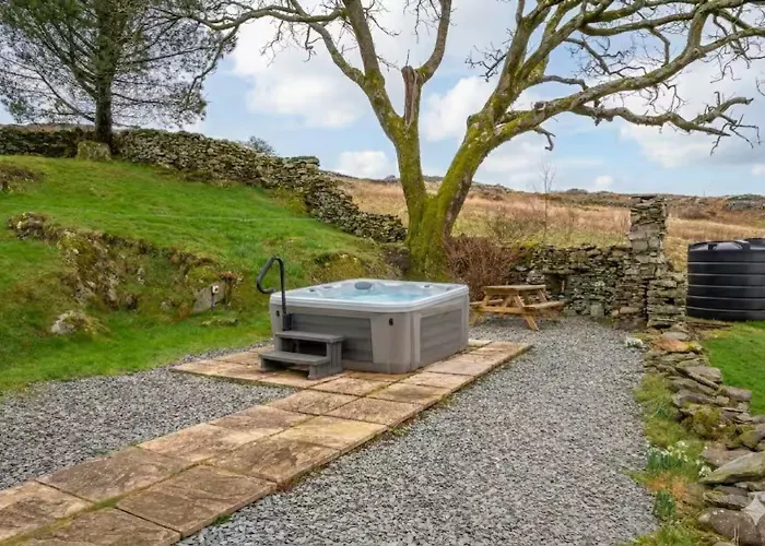 Spacious Barn Conversion 4 Bedroom Hot Tub - Pass The Keys Holiday home Seathwaite