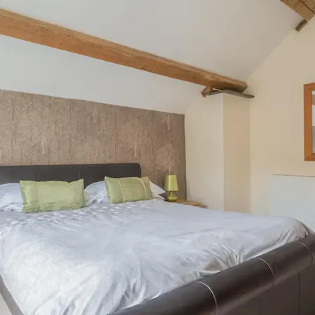 Spacious Barn Conversion 4 Bedroom Hot Tub - Pass The Keys