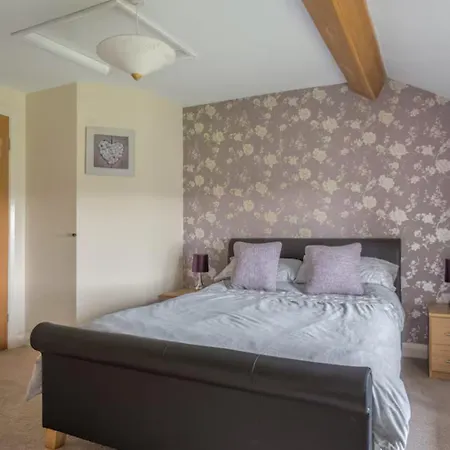 Spacious Barn Conversion 4 Bedroom Hot Tub - Pass The Keys